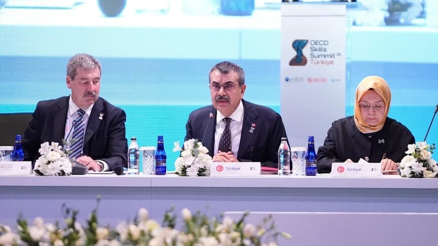 Bakan Tekin OECD Beceriler Zirvesi'nde Oturum Başkanlığı Yaptı
