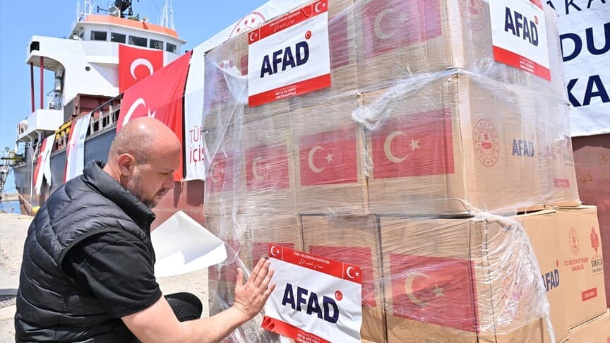 Lübnan'a Türkiye'den 730 Ton İnsani Yardım Gönderildi