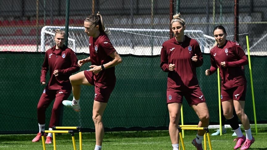 Trabzonspor Kadın Futbol Takımı'ndan Tarihi Başarı