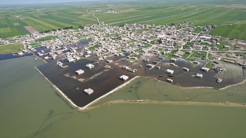 İdlib'de Sel Felaketi: Evler ve Tarım Arazileri Su Altında Kaldı