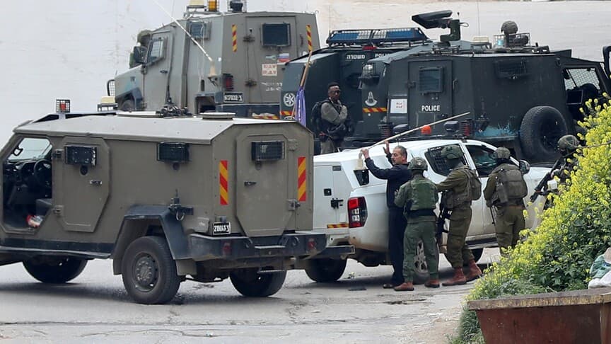 İsrail Ordusu, Batı Şeria'da 140 Filistinliyi Gözaltına Aldı