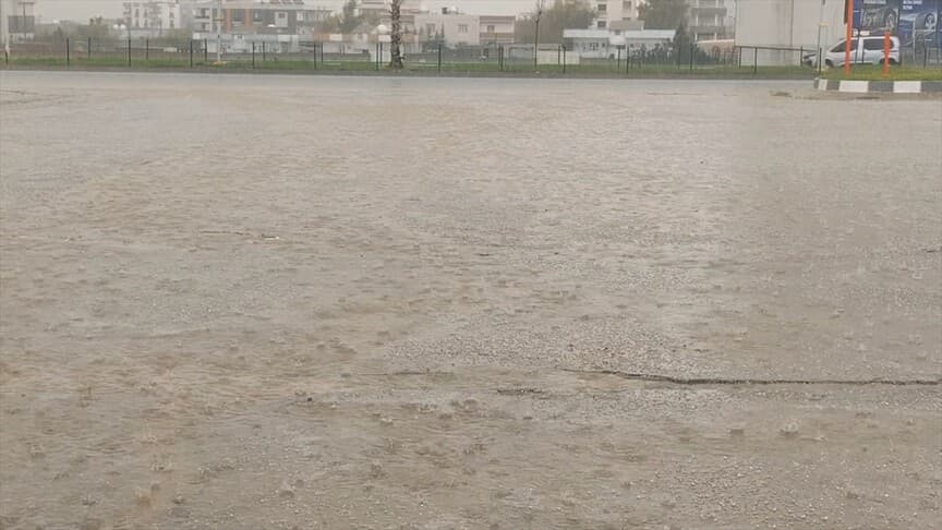 Şırnak'ta Sağanak ve Dolu Ulaşımı Olumsuz Etkiledi