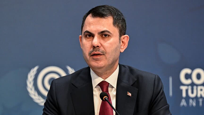 Bakan Kurum Paris'te Enerji Dönüşümü Oturumu İçin Toplanıyor