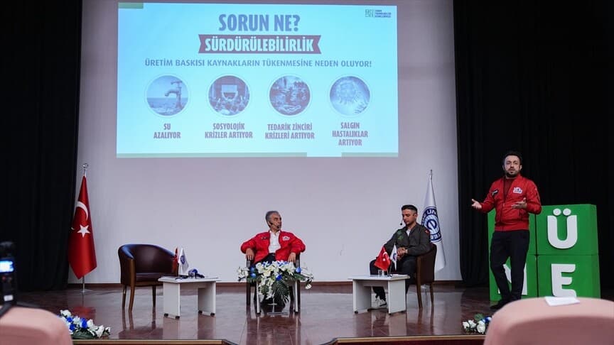 İzmir'de Yapay Zeka ile Tarım Dönüşümü Konferansı Düzenlendi