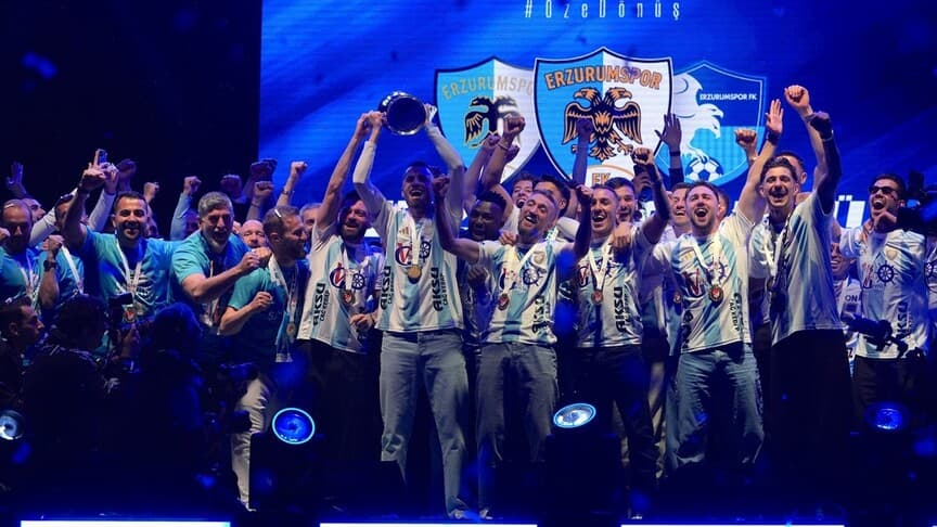 Erzurumspor FK, Süper Lig Kupasını Aldı: Şampiyonluk Sevinci